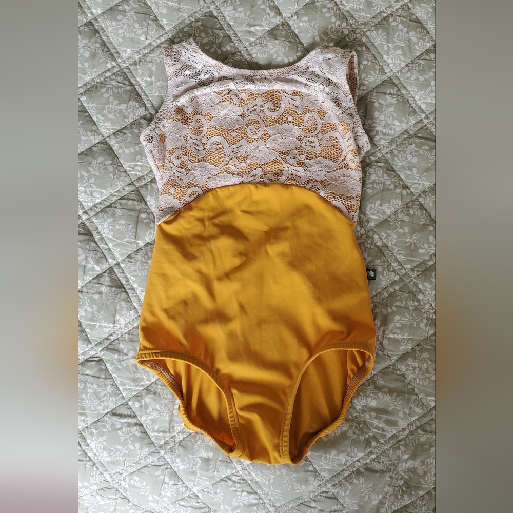 Lucky Leo dancewear XS